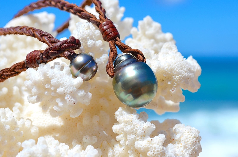 L’élégance de la perle de Tahiti en pendentif par le bijoutier Kalinas Perles
