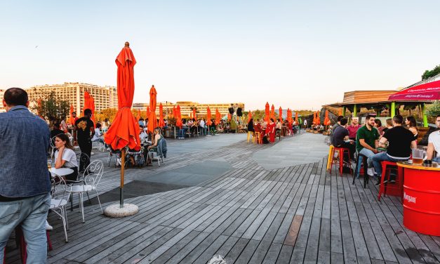 Découvrez le Café Oz Rooftop : Le Bar Rooftop Incontournable à Paris